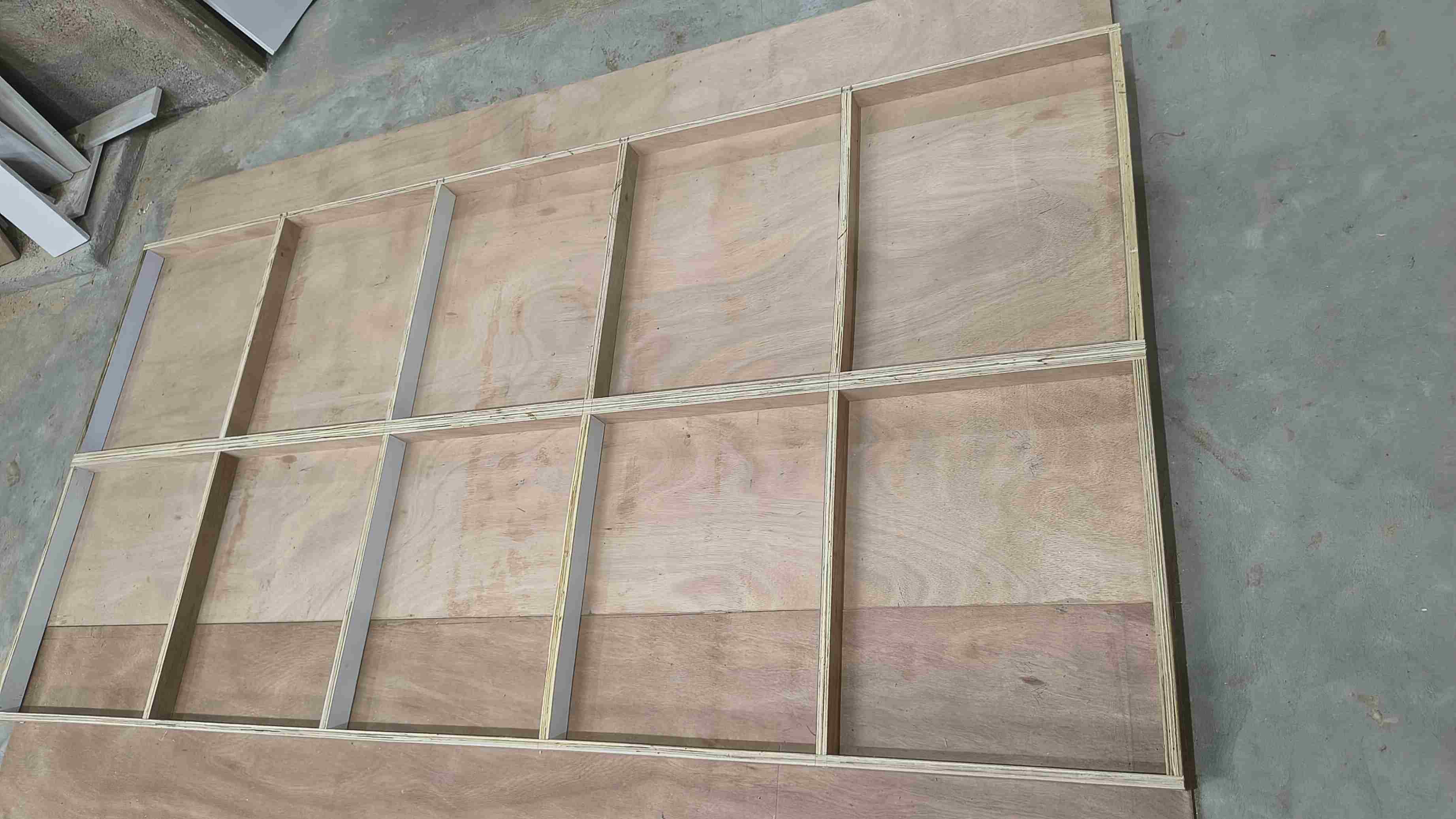 Plywood partion